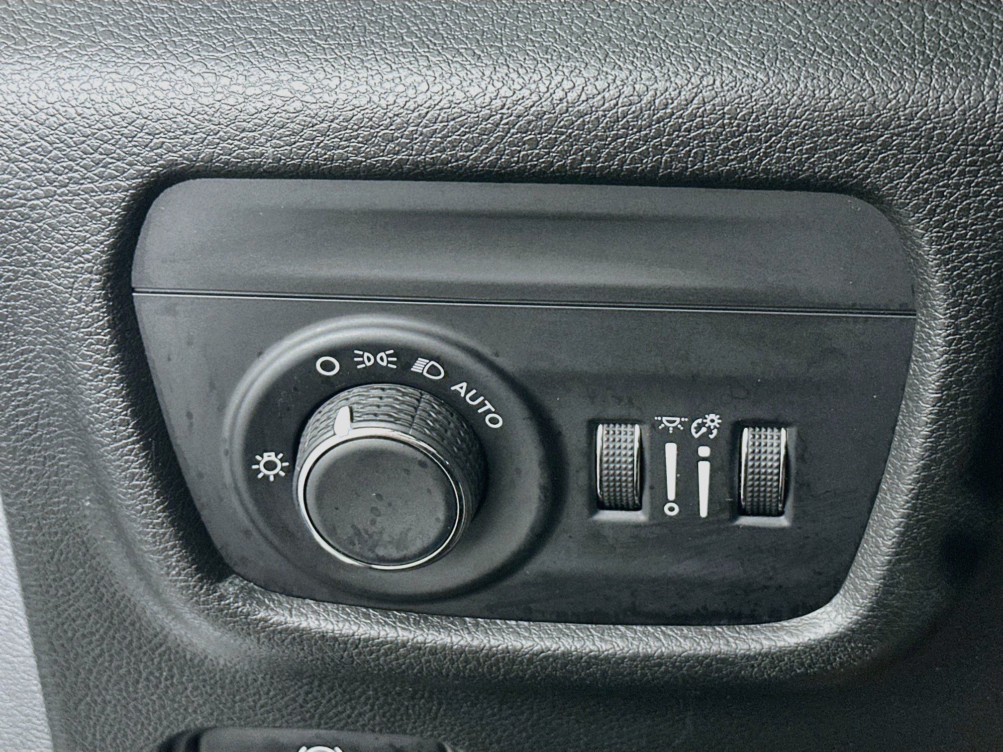 Used 2023 Jeep Grand Cherokee L Laredo AWD/4WD image 17