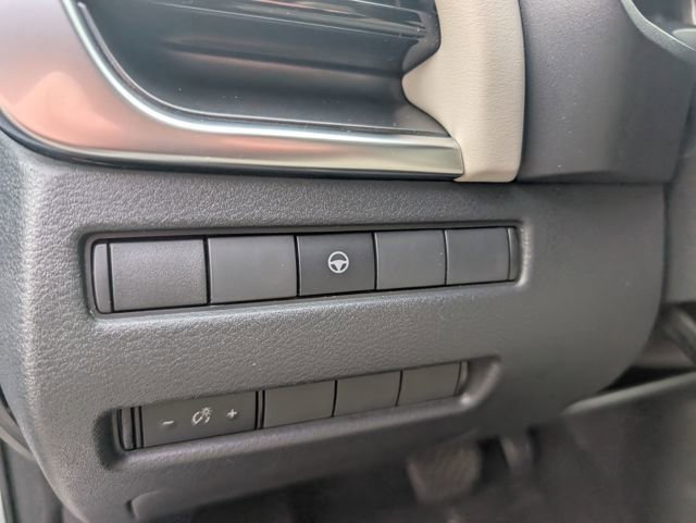 Used 2021 Nissan Rogue SV image 16