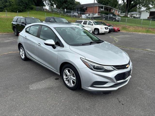 Used 2018 Chevrolet Cruze LT w/ Convenience Package FWD image 2