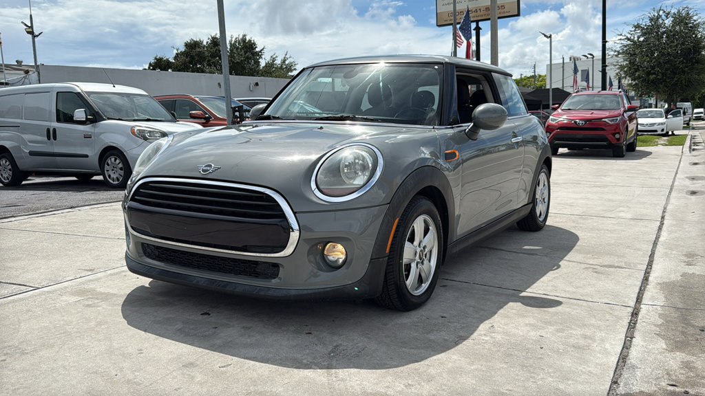 Used 2019 MINI Cooper 2-Door Hardtop w/ Signature Upholstery Package FWD image 10