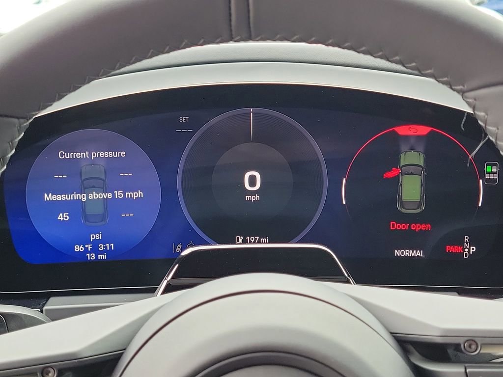 New 2026 Porsche Macan Electric RWD image 33