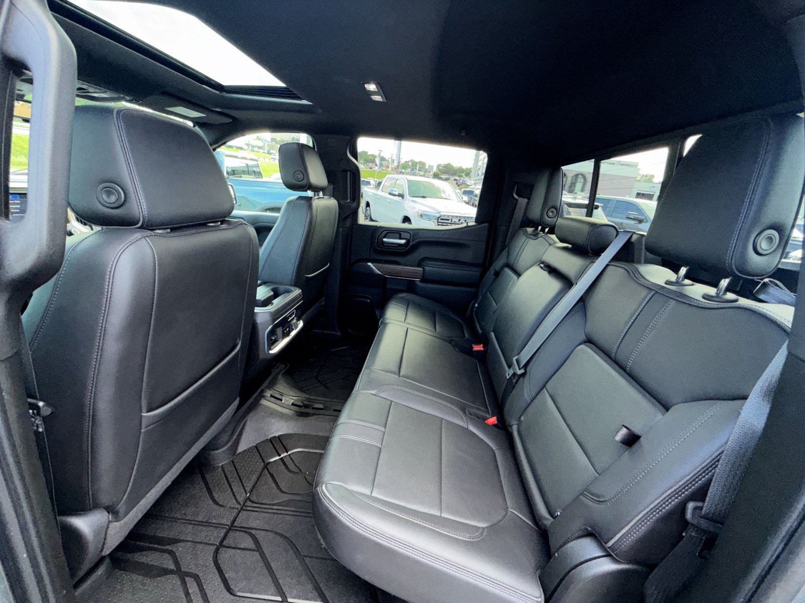 Used 2021 Chevrolet Silverado 1500 High Country w/ Technology Package AWD/4WD image 25