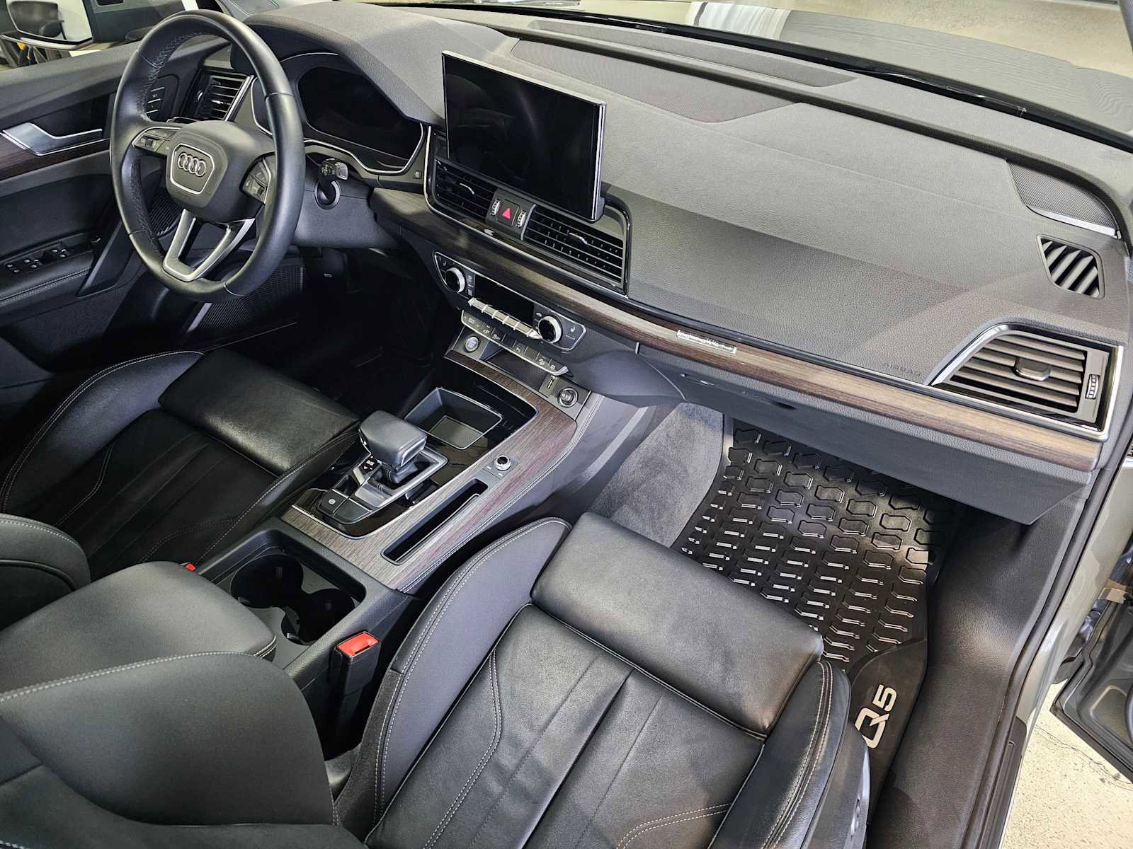 Used 2023 Audi Q5 e Premium Plus w/ Premium Plus Package AWD/4WD image 11