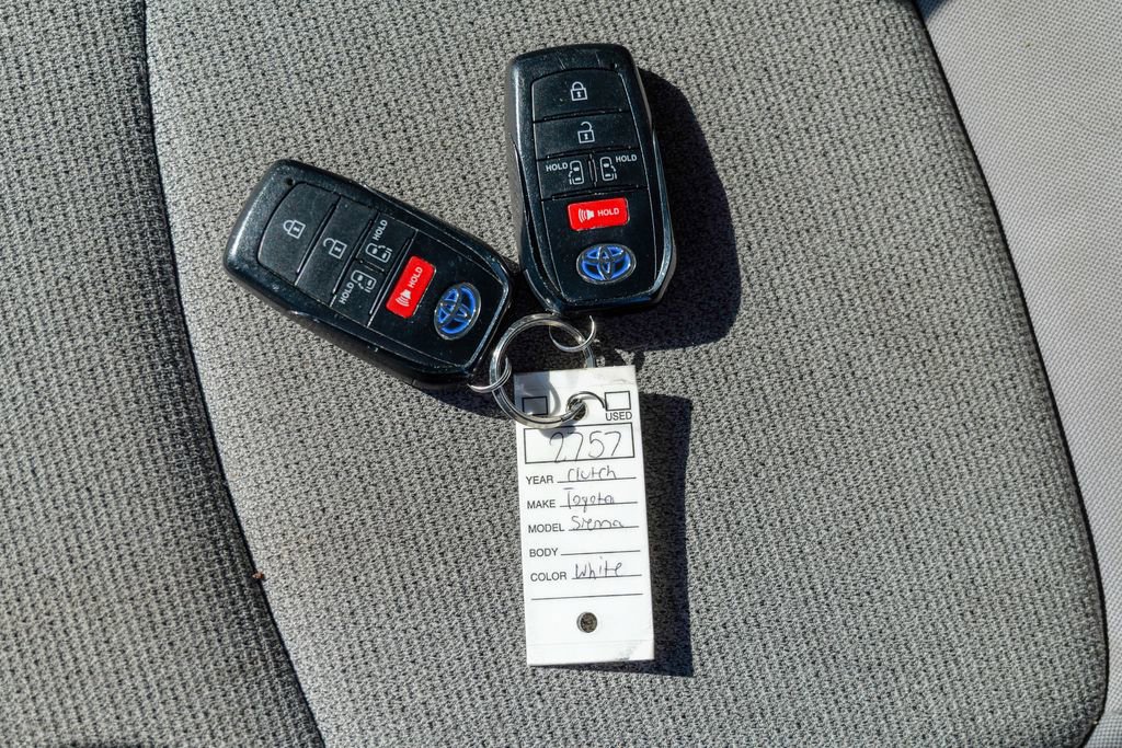 Used 2022 Toyota Sienna LE w/ LE Plus Package image 56