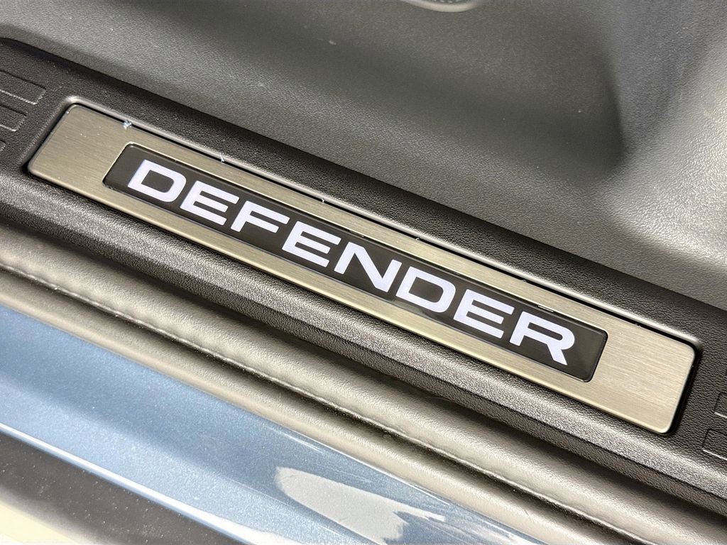 Used 2025 Land Rover Defender 110 S image 18