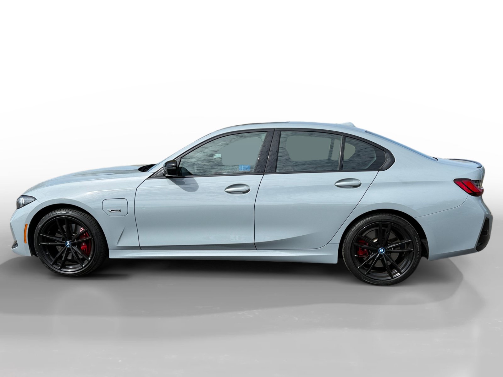 Used 2023 BMW 330e w/ M Sport Package RWD image 2