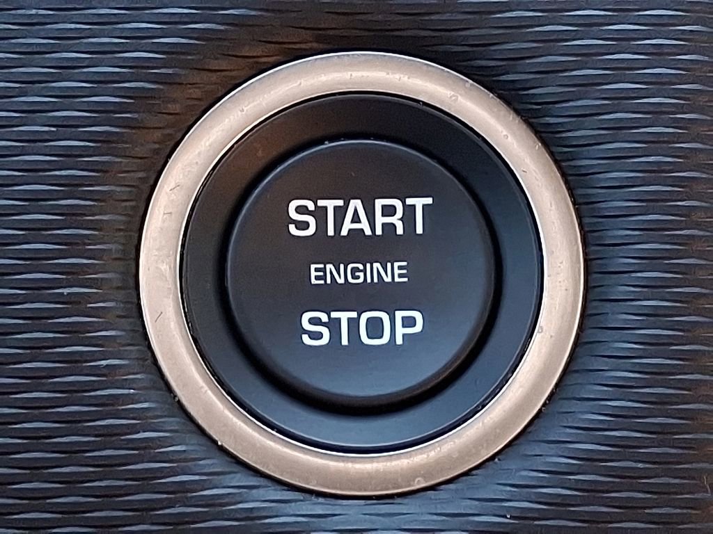 Certified 2025 Land Rover Discovery Dynamic SE image 18
