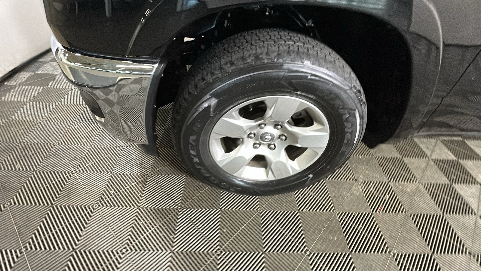 Used 2025 RAM 1500 Big Horn AWD/4WD image 11