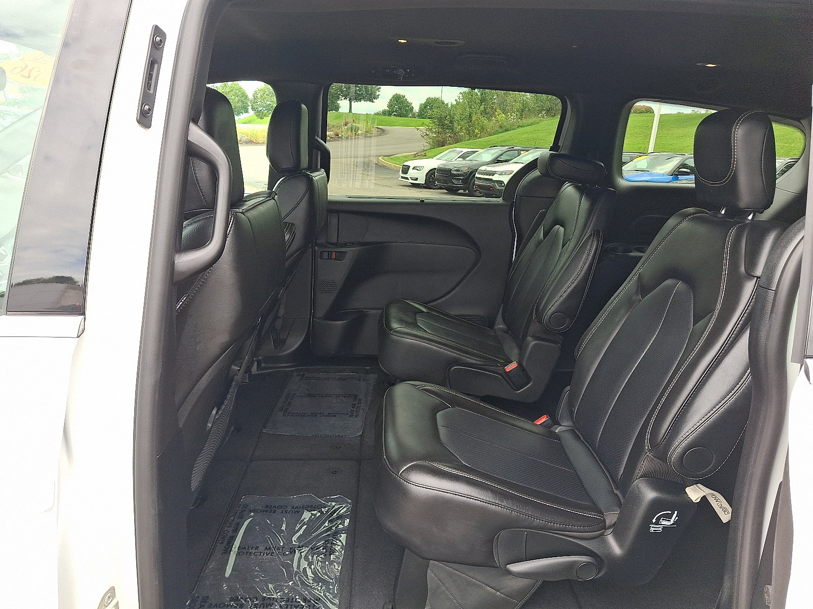Used 2026 Chrysler Pacifica Select FWD image 10