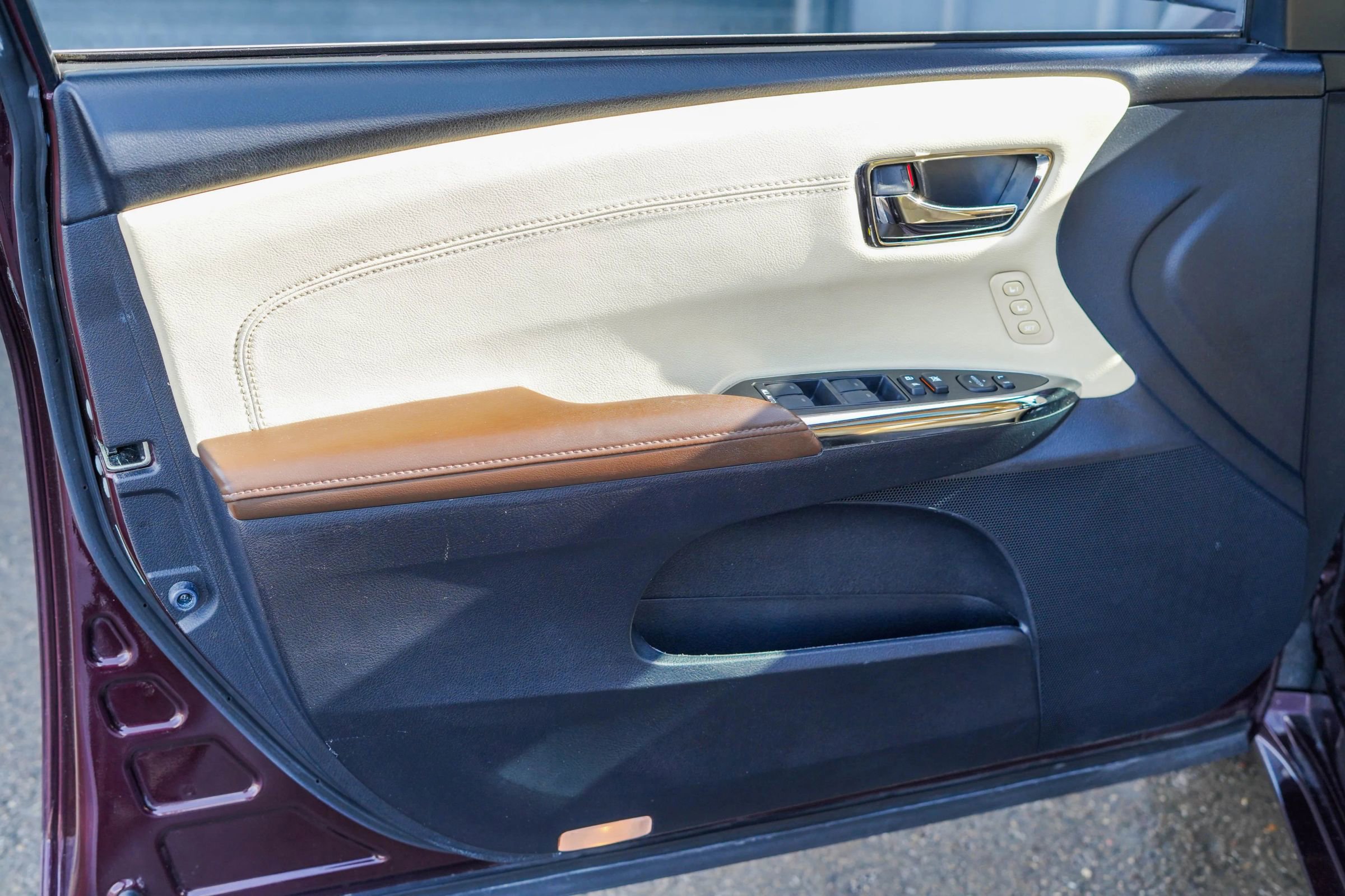 Used 2013 Toyota Avalon XLE Touring image 9