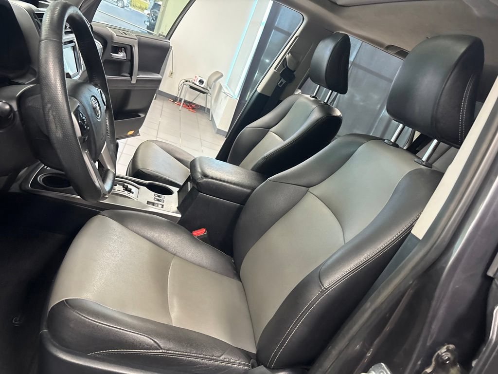 Used 2018 Toyota 4Runner SR5 Premium RWD image 25