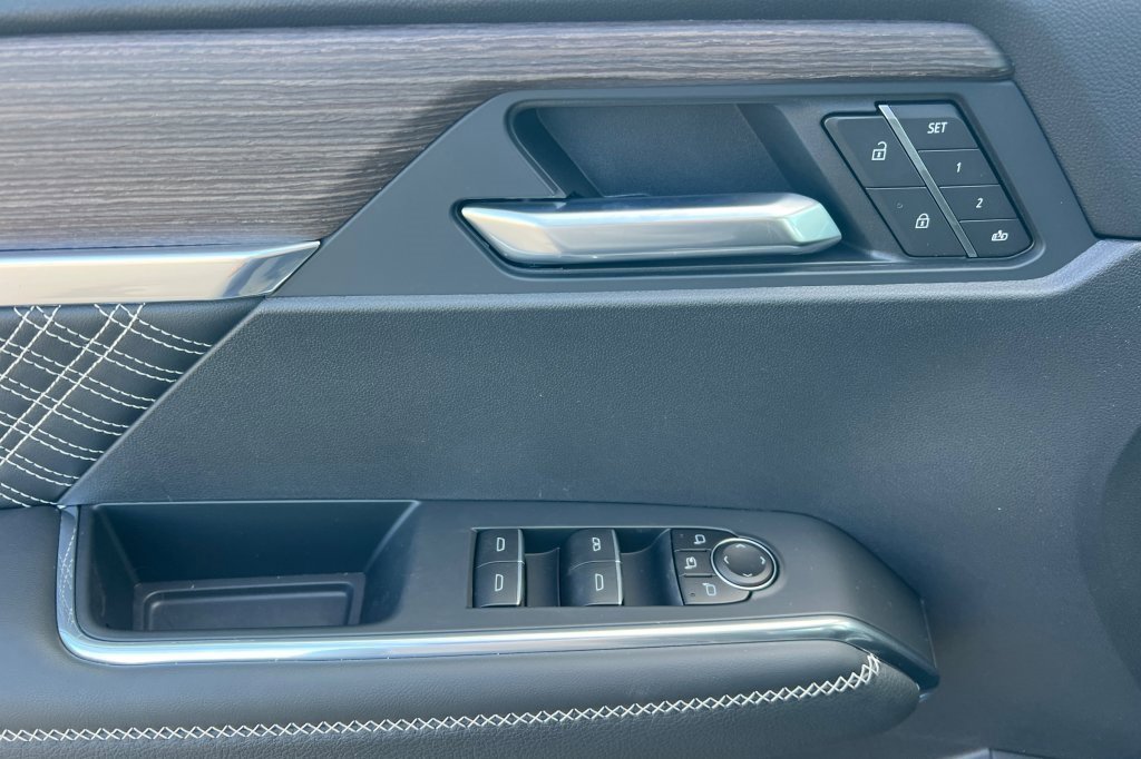 New 2026 GMC Acadia Denali w/ Super Cruise Package image 8