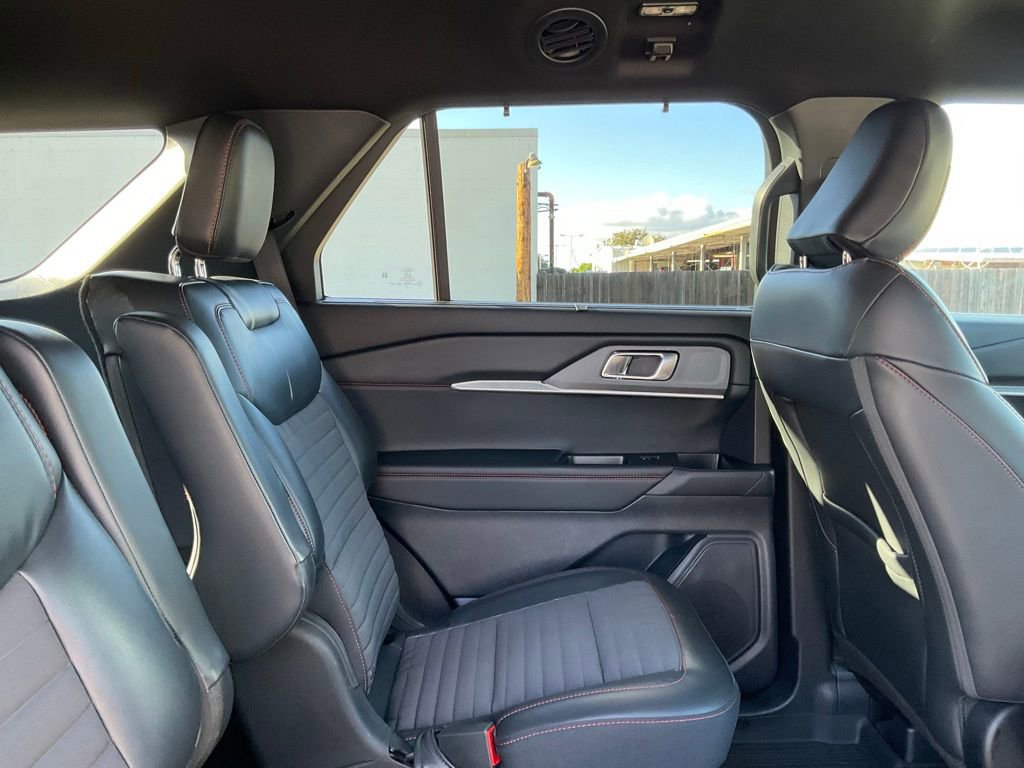 Certified 2025 Ford Explorer ST-Line w/ Premium Package image 26