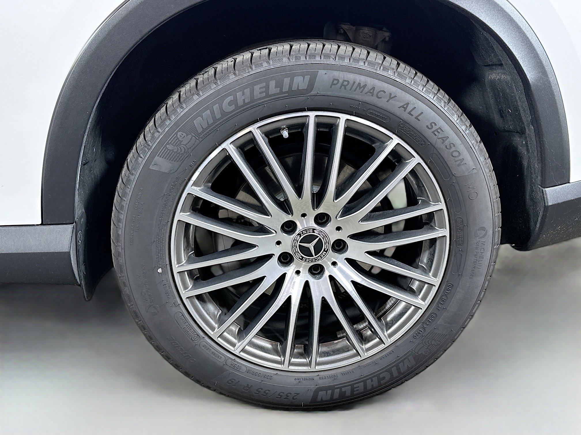 Used 2025 Mercedes-Benz GLC 300 4MATIC image 29