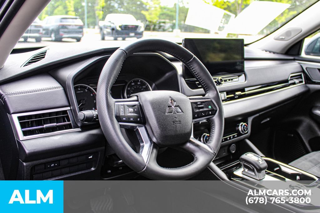 Used 2025 Mitsubishi Outlander SE FWD image 32