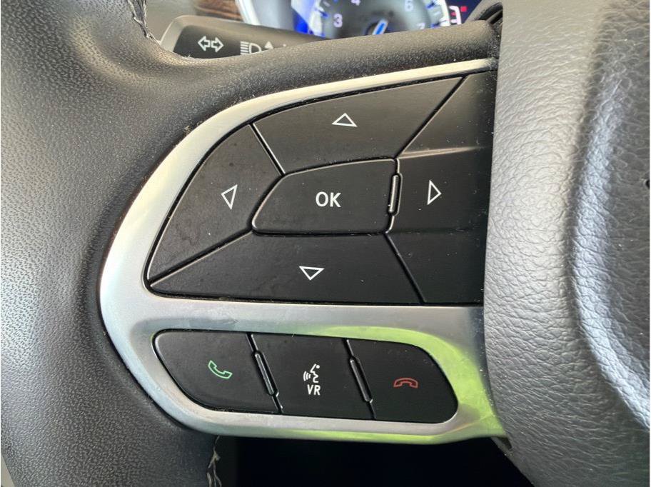 Used 2023 Chrysler Pacifica Limited FWD image 18