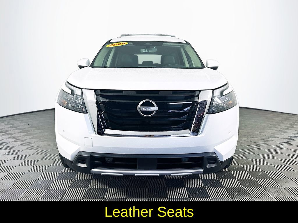 Used 2025 Nissan Pathfinder SL w/ Cargo Package image 4