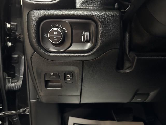 Used 2021 RAM 1500 Big Horn image 31