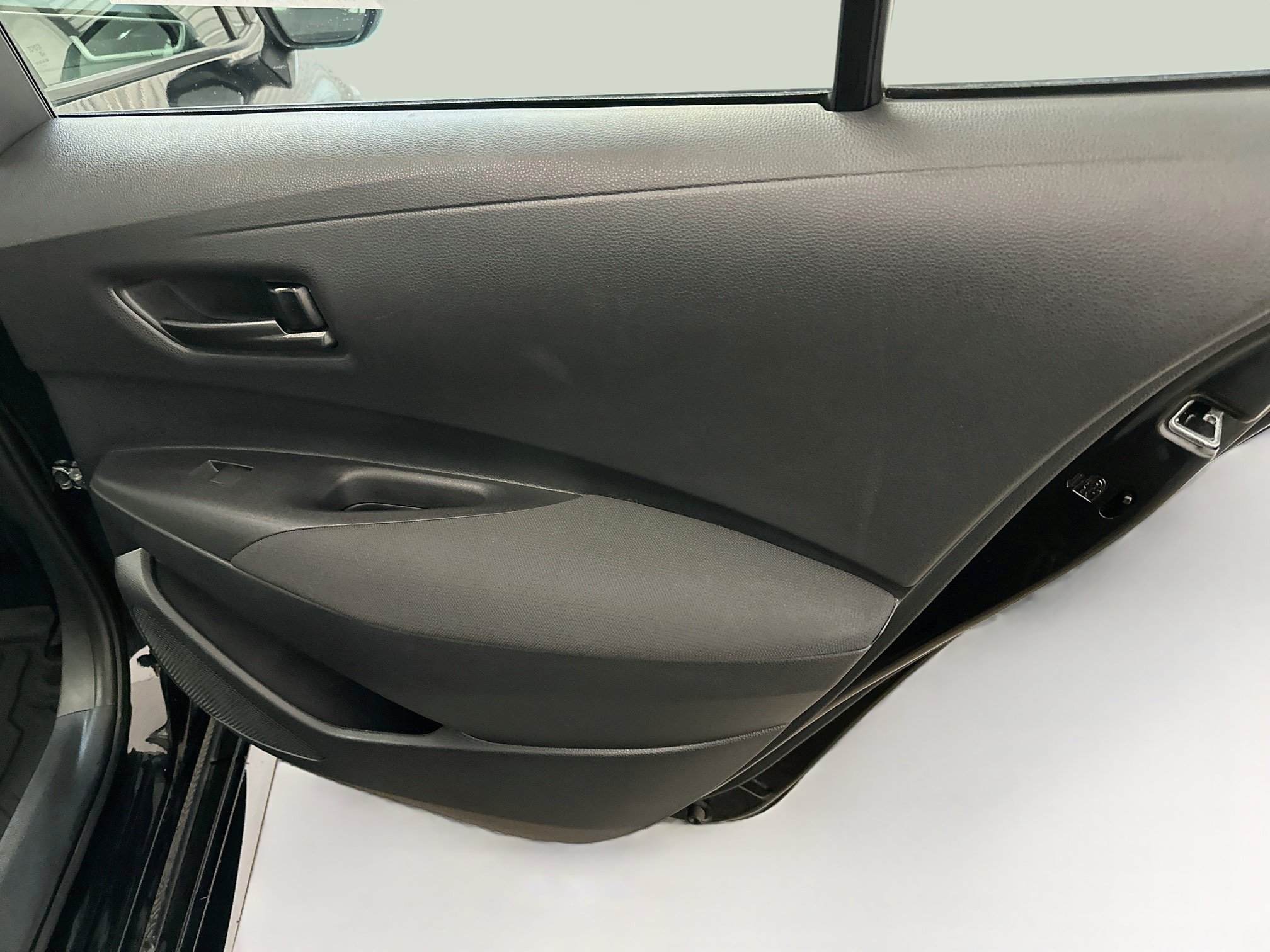 Used 2025 Toyota Corolla LE FWD image 31