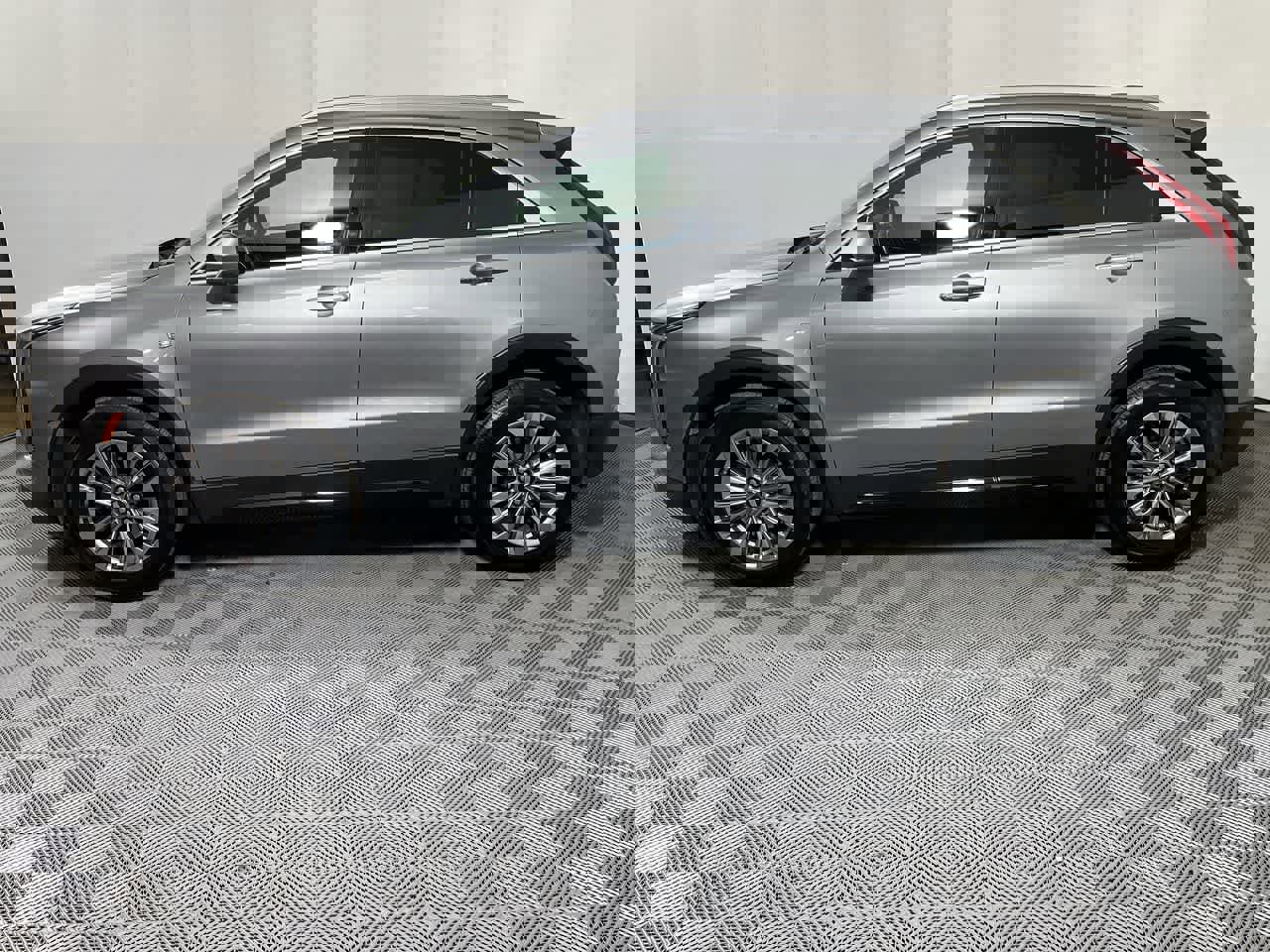 Used 2025 Cadillac XT4 Premium Luxury image 5