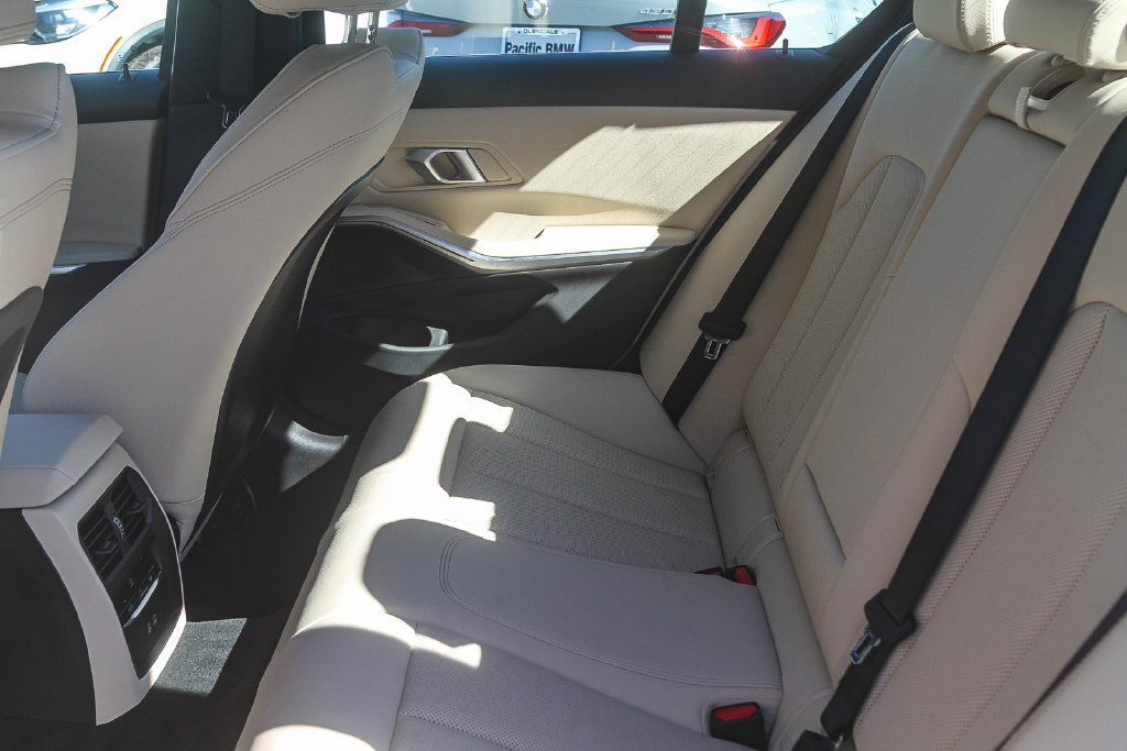 Used 2026 BMW 330i Sedan w/ Convenience Package RWD image 14