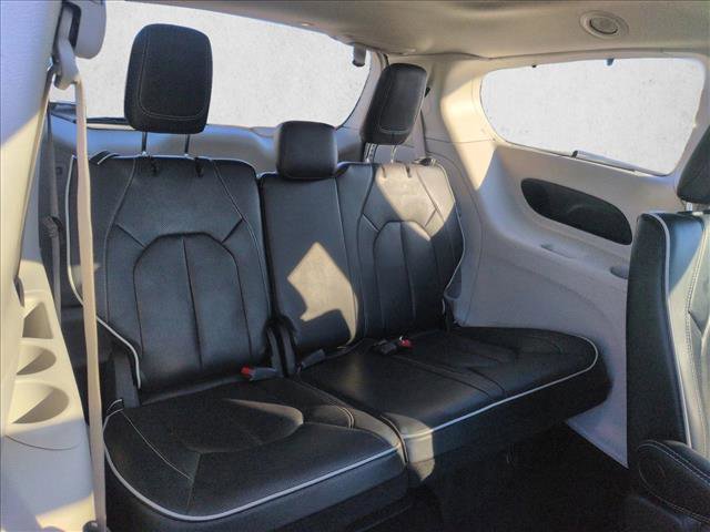 Used 2024 Chrysler Pacifica Limited FWD image 21