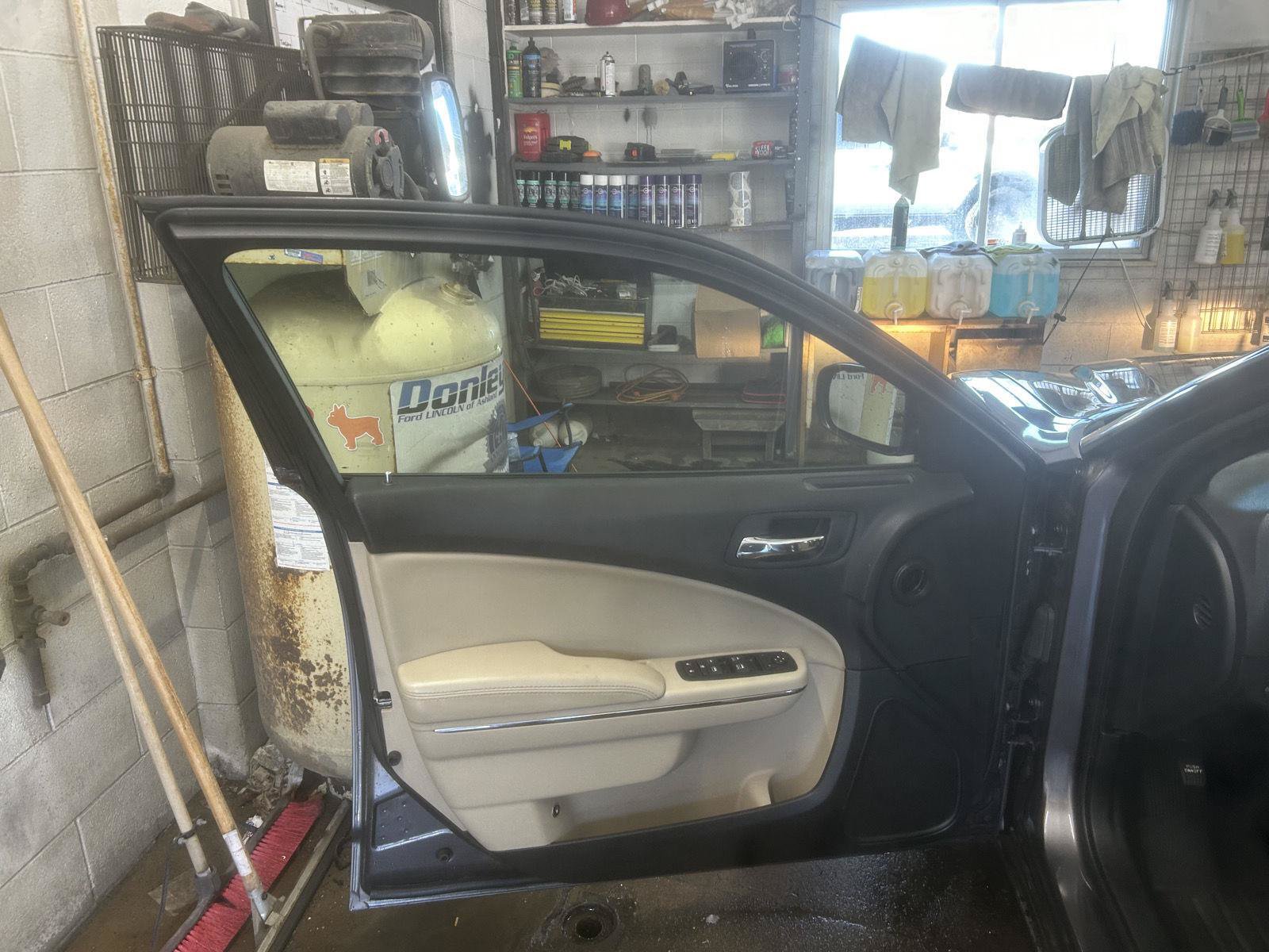 Used 2014 Dodge Charger SE RWD image 11