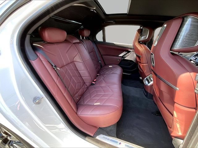 Used 2025 BMW 750e xDrive w/ Premium Package AWD/4WD image 25