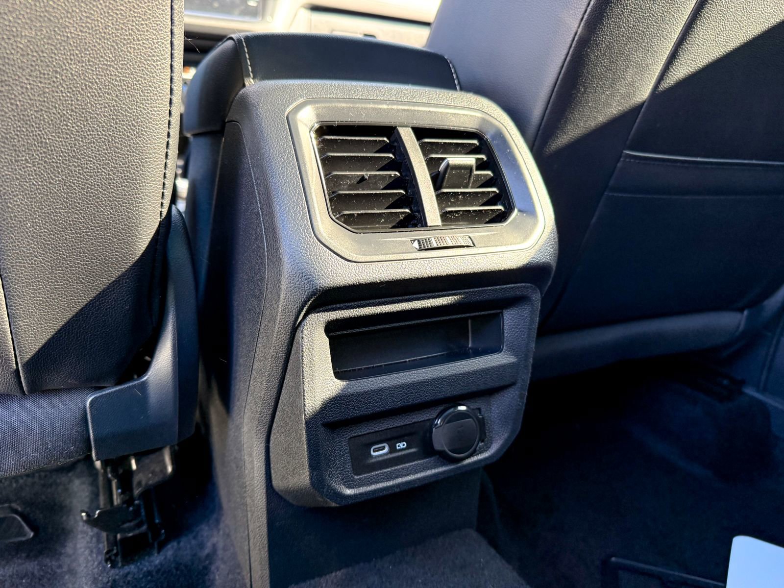 Used 2024 Volkswagen Tiguan SE R-Line image 30