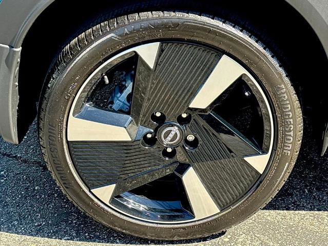 Certified 2025 Nissan Kicks SR FWD image 27
