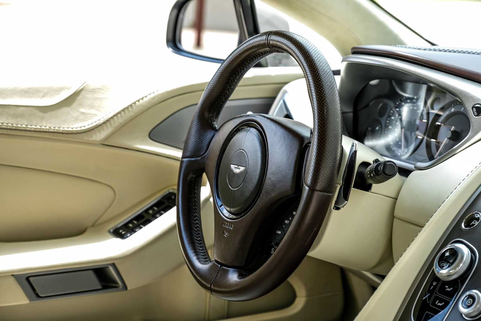 Used 2016 Aston Martin Vanquish Volante RWD image 23