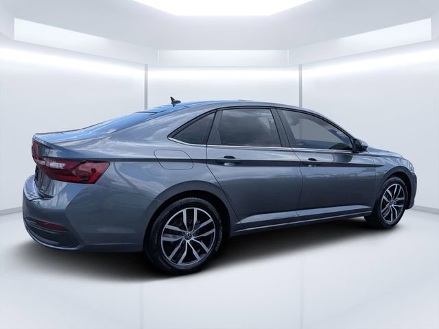 Certified 2026 Volkswagen Jetta SE FWD image 3