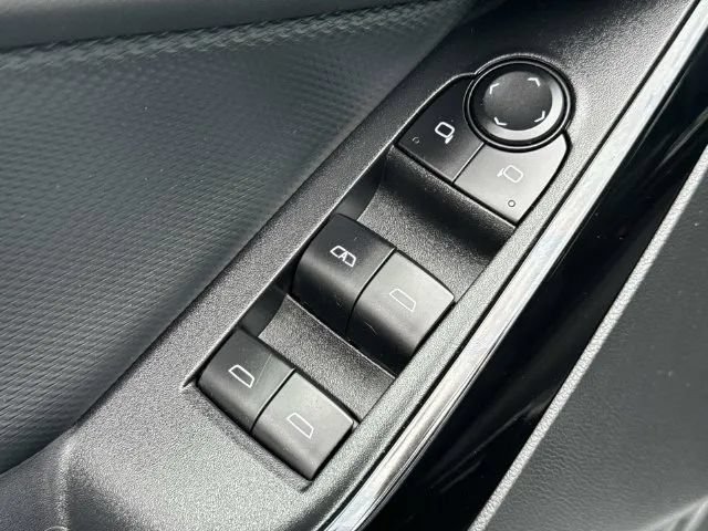 Used 2025 Chevrolet Equinox LT FWD image 27