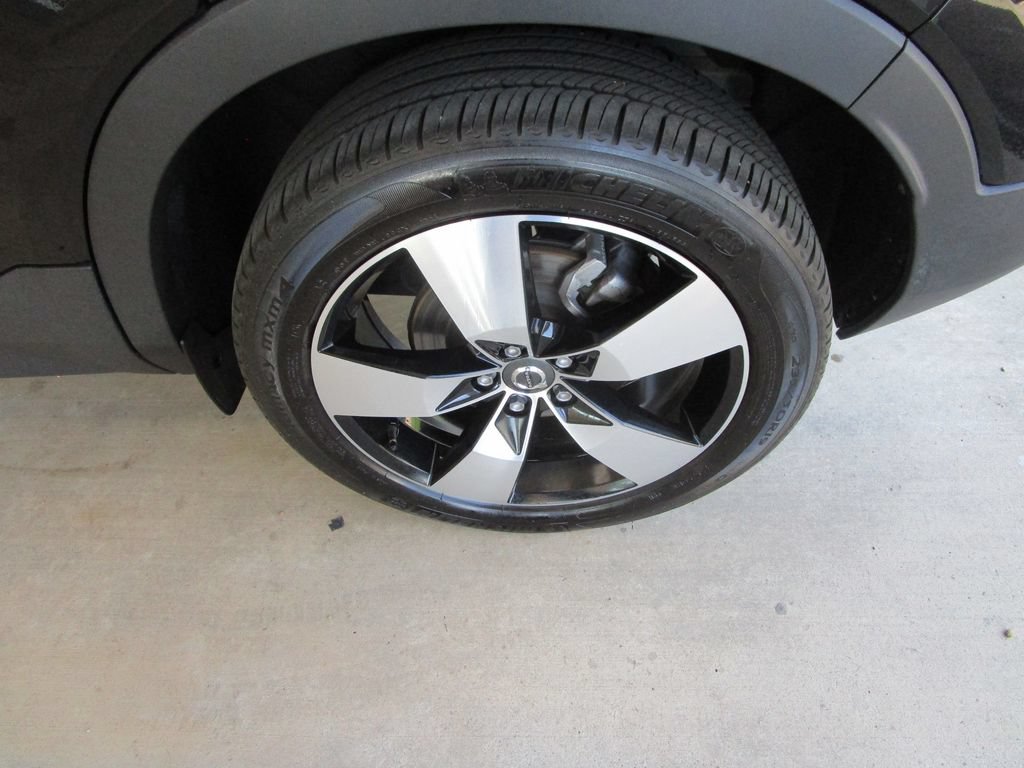 Used 2022 Volvo XC40 T5 Momentum AWD/4WD image 11