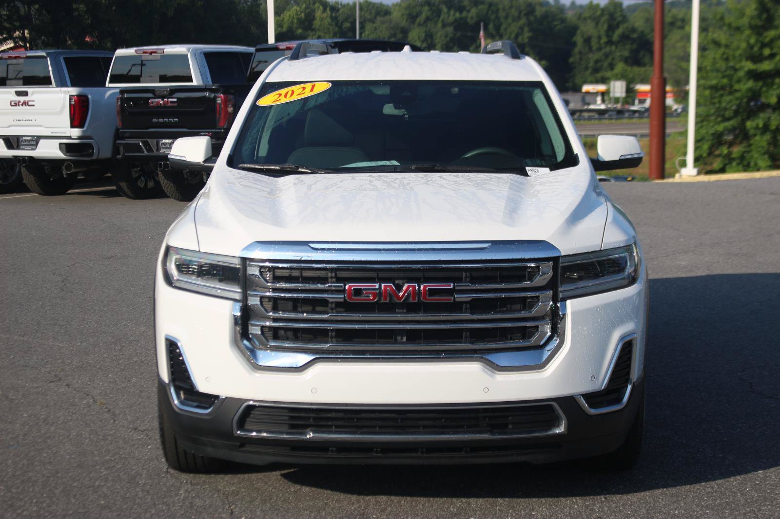 Used 2021 GMC Acadia SLE w/ Driver Convenience Package FWD image 2