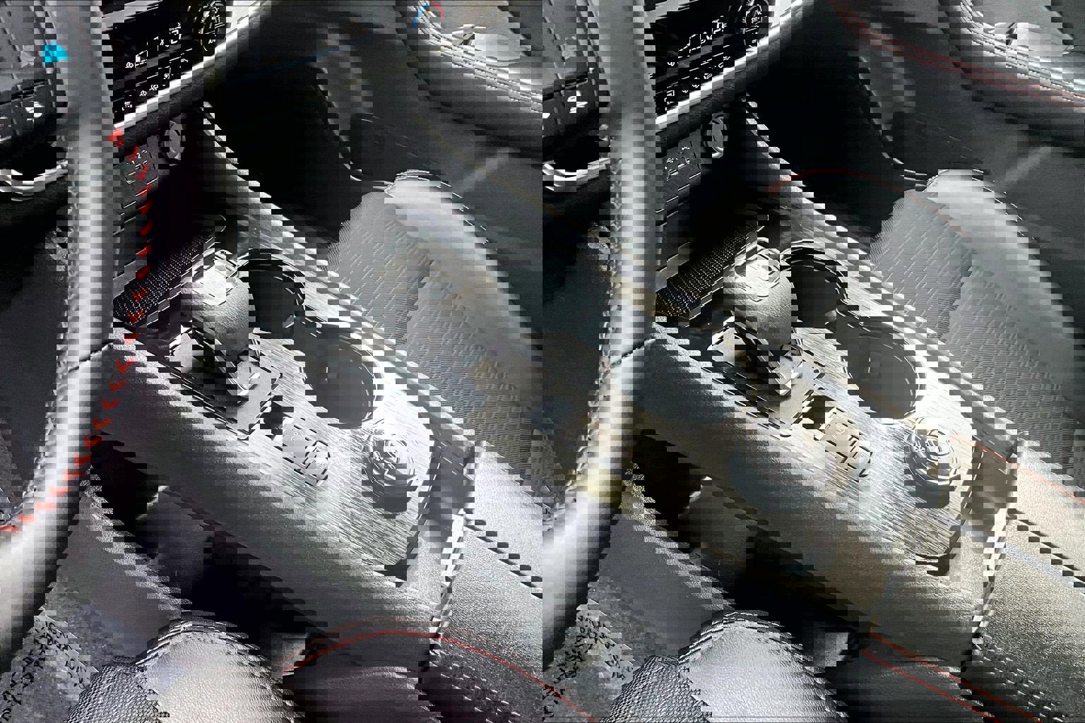 Used 2025 Nissan Rogue SV image 16