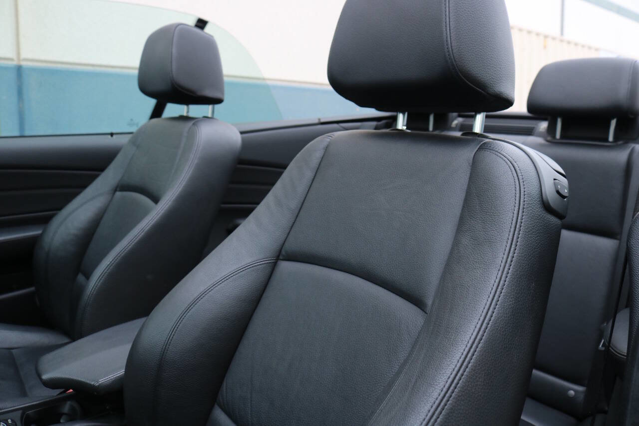 Used 2013 BMW 135i Convertible image 36