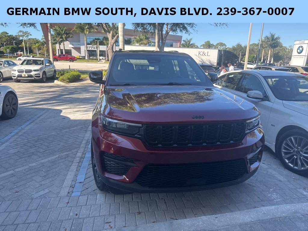 Used 2023 Jeep Grand Cherokee Altitude image 7