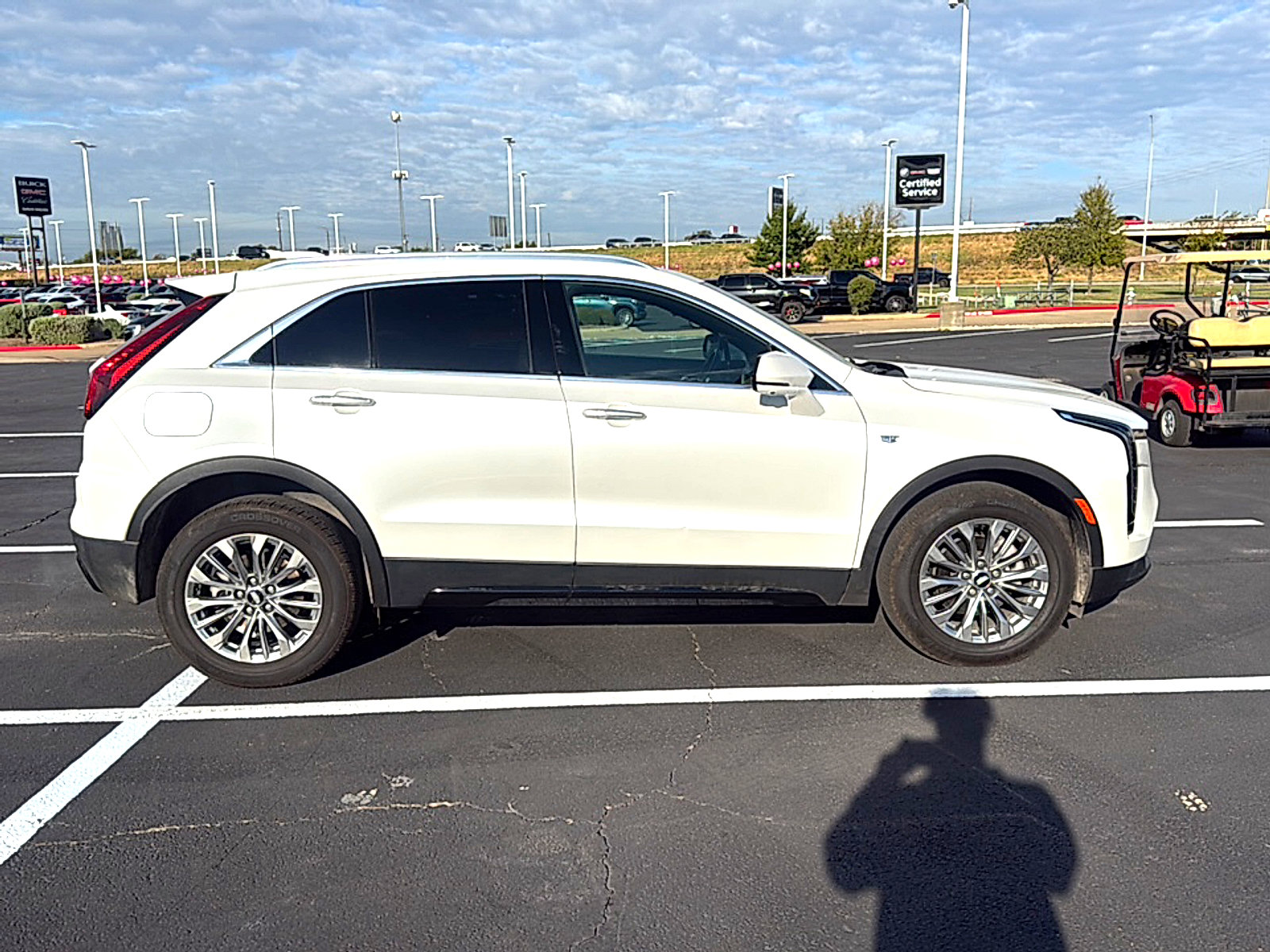 Used 2025 Cadillac XT4 Premium Luxury FWD image 5