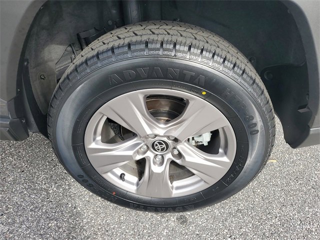 Used 2022 Toyota RAV4 XLE image 7