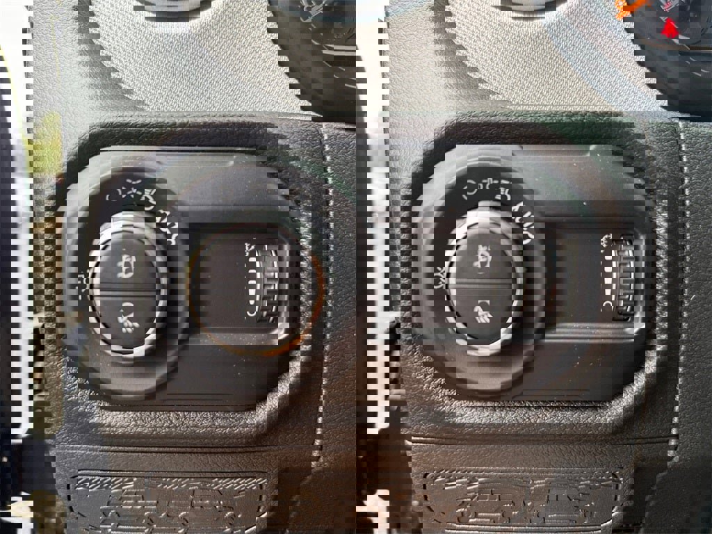 New 2025 Jeep Gladiator Sport image 16