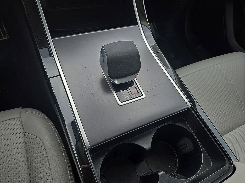 Used 2025 Land Rover Range Rover Velar Dynamic SE image 31