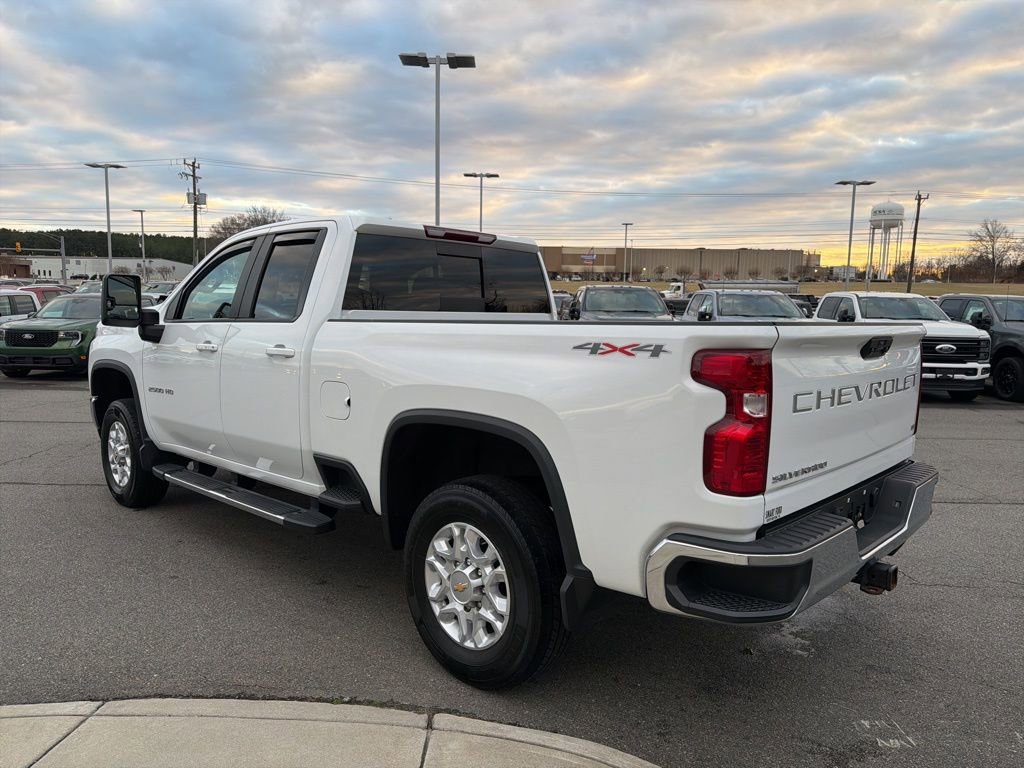 Used 2022 Chevrolet Silverado 2500 LT w/ Convenience Package image 6