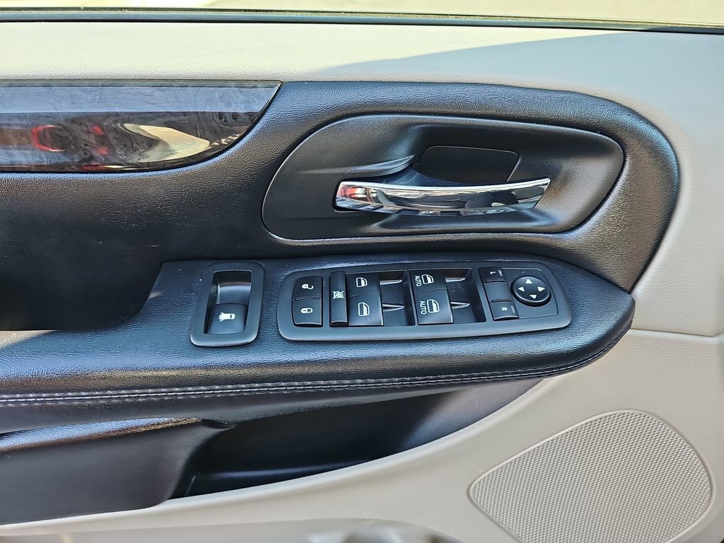 Used 2020 Dodge Grand Caravan SE w/ UConnect Hands-Free Group image 31