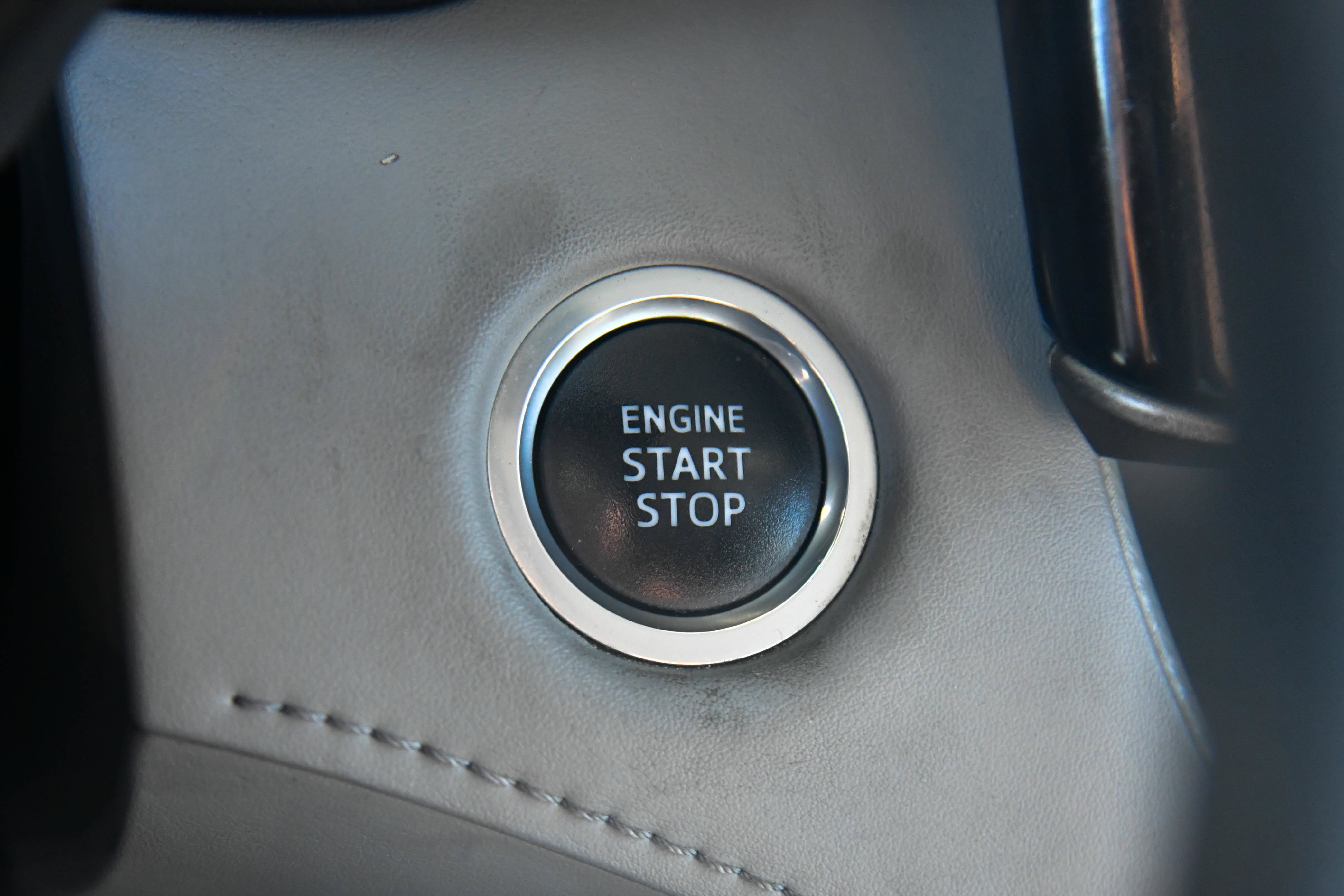 Used 2021 Toyota Highlander L FWD image 27