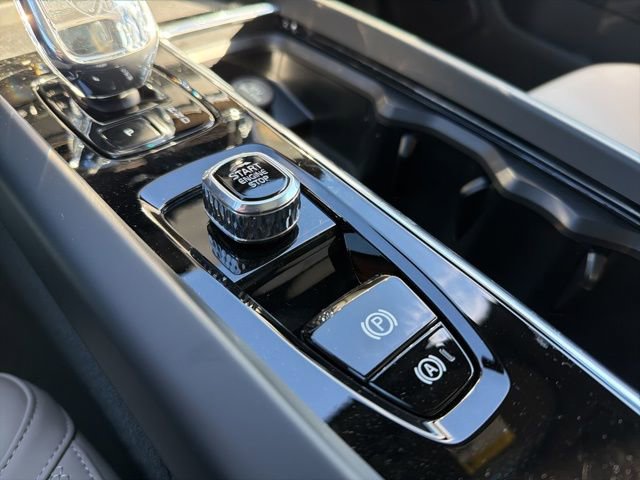 New 2026 Volvo XC60 B5 Plus w/ Protection Package Premier image 18