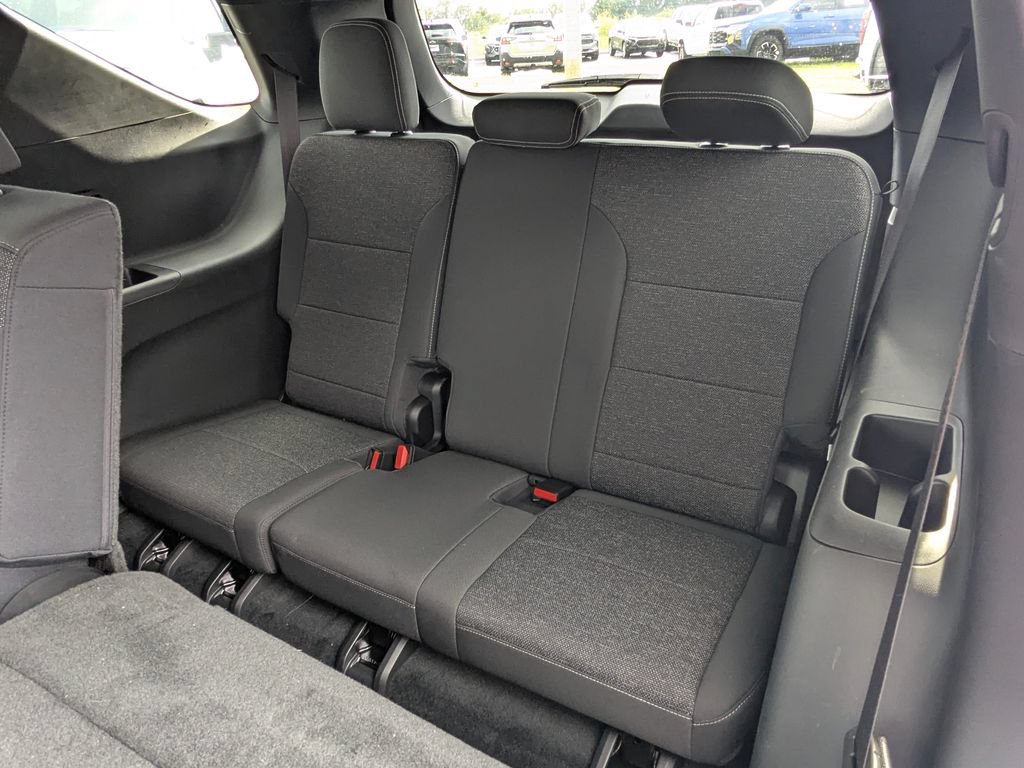 Used 2024 Chevrolet Traverse LS AWD/4WD image 17