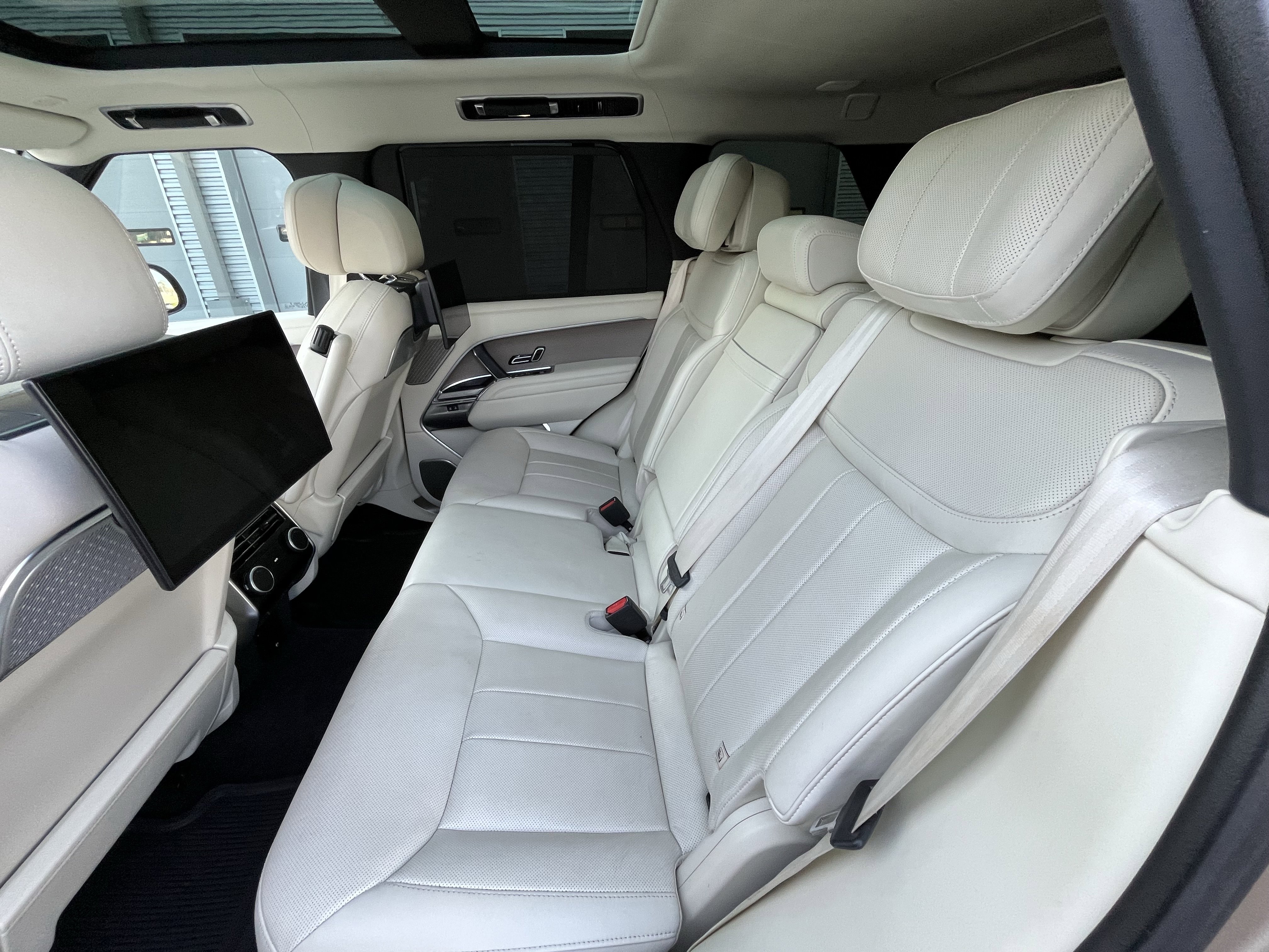 Certified 2023 Land Rover Range Rover First Edition image 30