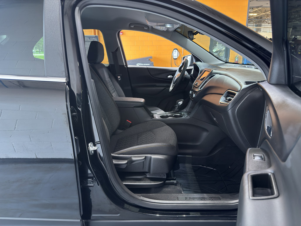 Used 2023 Chevrolet Equinox LT AWD/4WD image 19