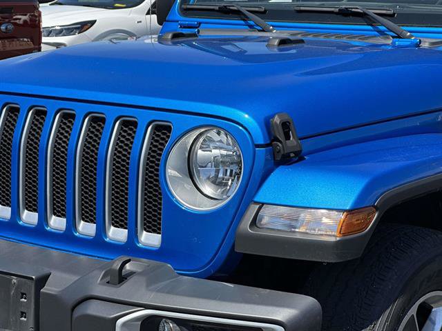 Used 2023 Jeep Wrangler Unlimited Sahara w/ Cold Weather Group AWD/4WD image 7